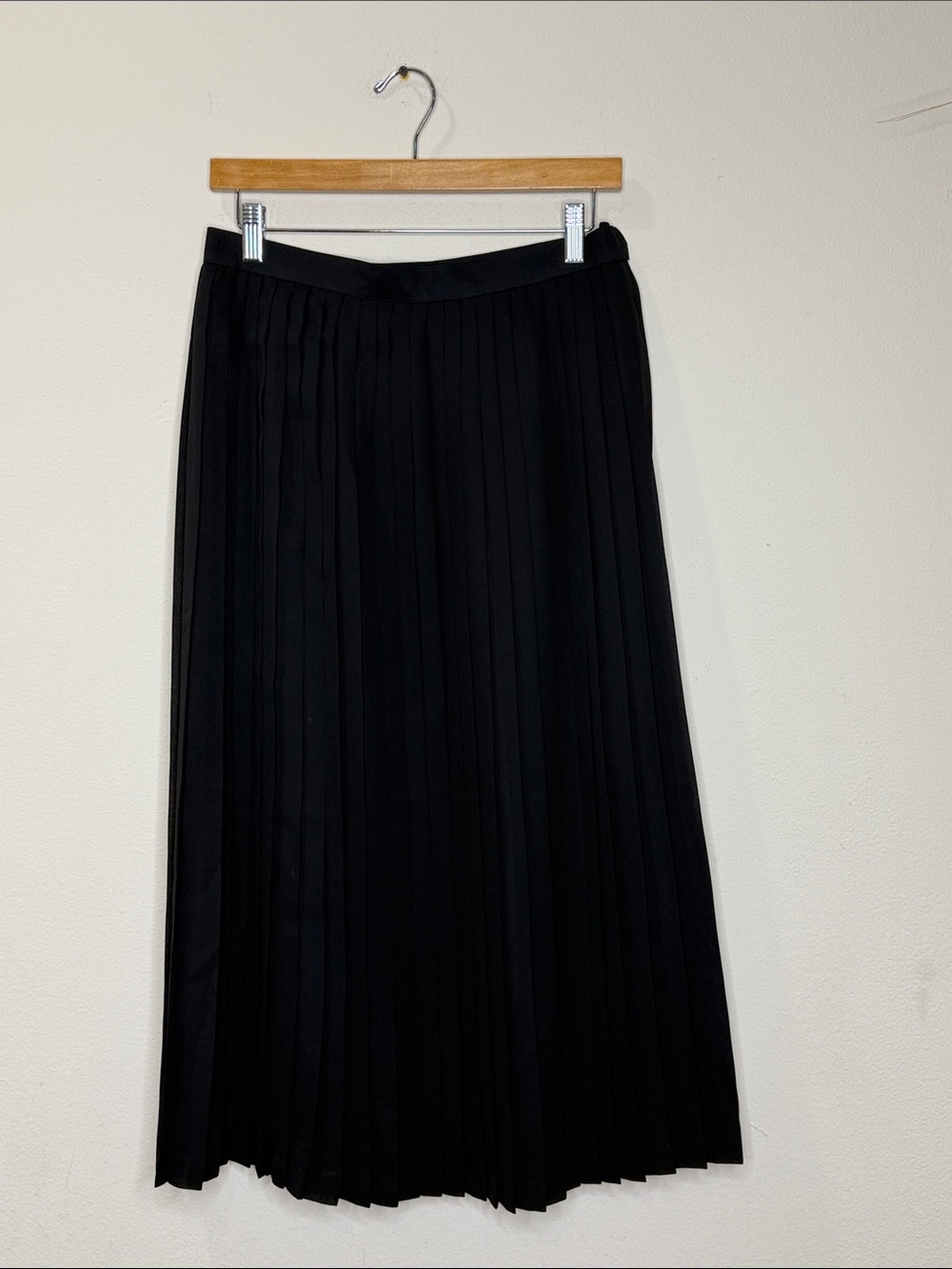 Fox Lady Classic Pleated Midi Skirt - Black Size 70-90